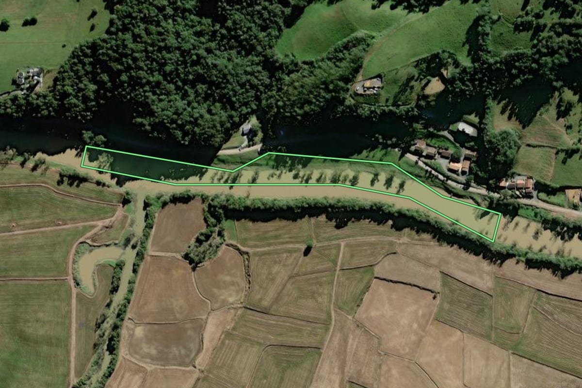 Imagem de satélite do imóvel rural em Rio do Oeste (SC), com o contorno declarado no CAR desenhado por cima.