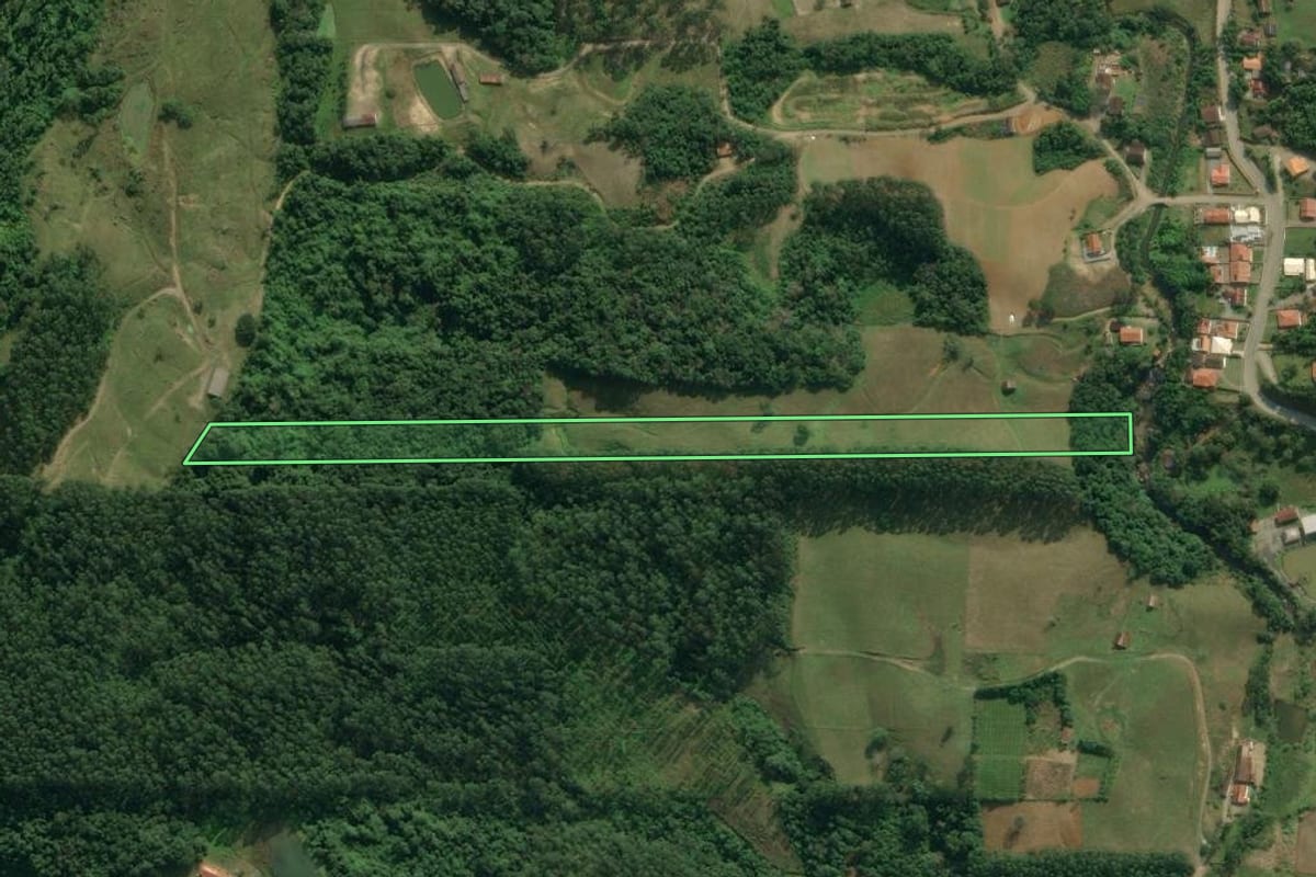 Imagem de satélite do imóvel rural em Rio do Sul (SC), com o contorno declarado no CAR desenhado por cima.