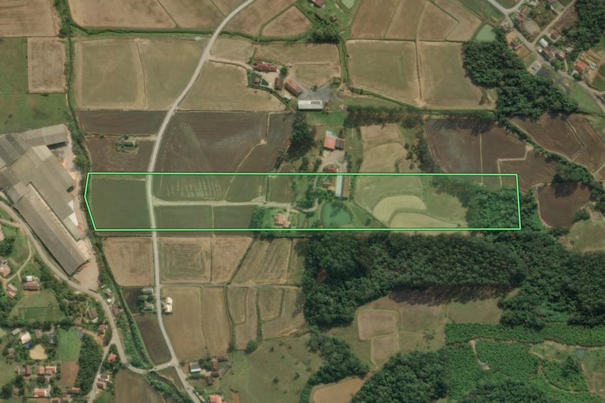 Imagem de satélite do imóvel rural em Rio do Sul (SC), com o contorno declarado no CAR desenhado por cima.