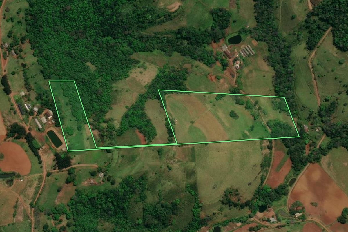 Imagem de satélite do imóvel rural em Romelândia (SC), com o contorno declarado no CAR desenhado por cima.