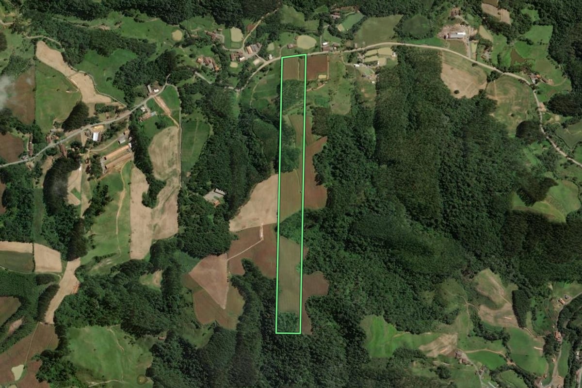 Imagem de satélite do imóvel rural em Salete (SC), com o contorno declarado no CAR desenhado por cima.
