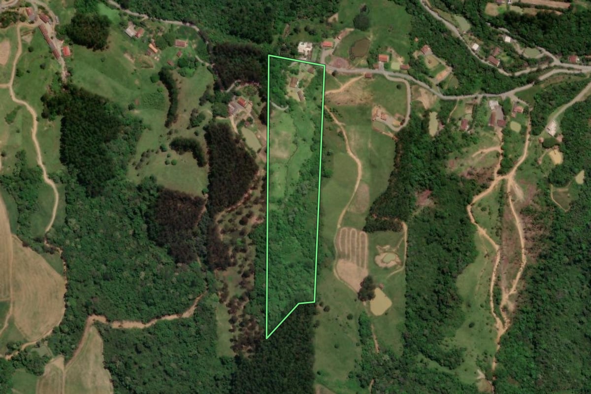 Imagem de satélite do imóvel rural em Salete (SC), com o contorno declarado no CAR desenhado por cima.