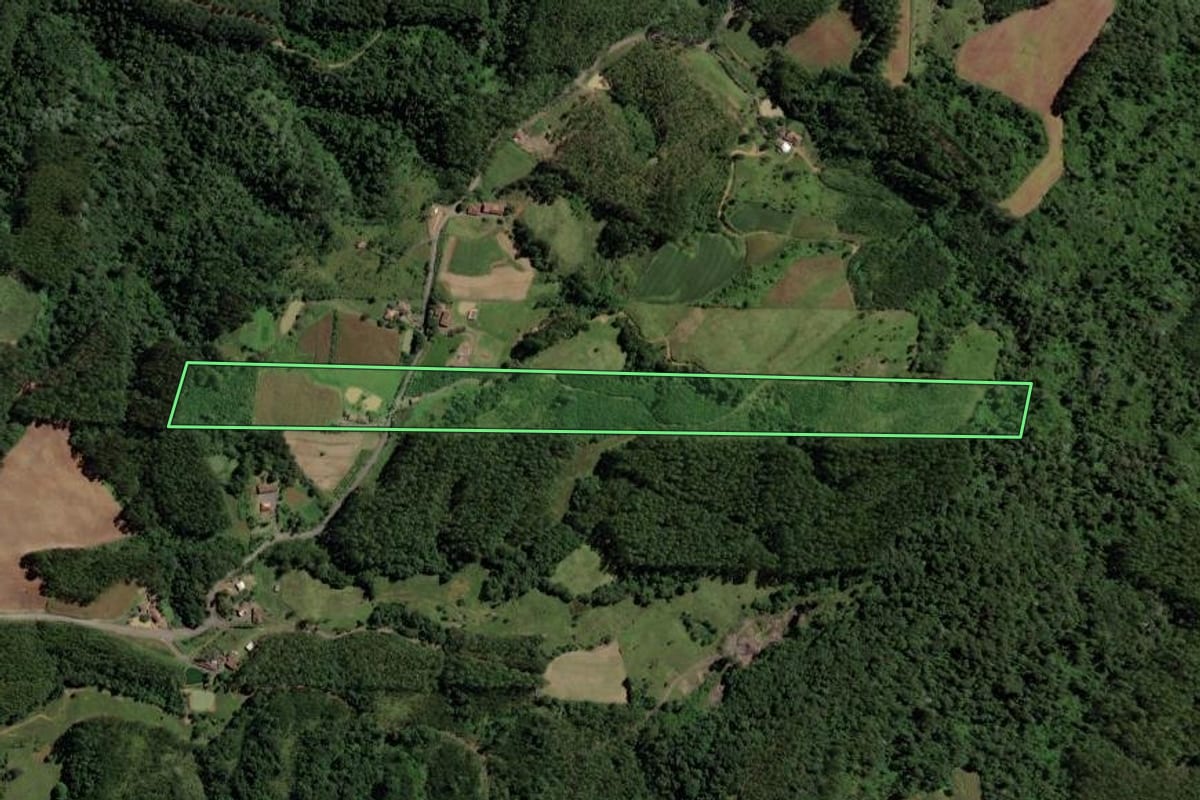 Imagem de satélite do imóvel rural em Salete (SC), com o contorno declarado no CAR desenhado por cima.