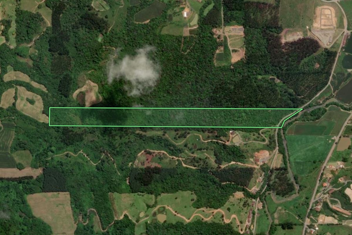 Imagem de satélite do imóvel rural em Salete (SC), com o contorno declarado no CAR desenhado por cima.