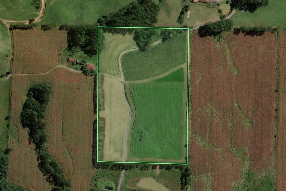 Imagem de satélite do imóvel rural em Salete (SC), com o contorno declarado no CAR desenhado por cima.