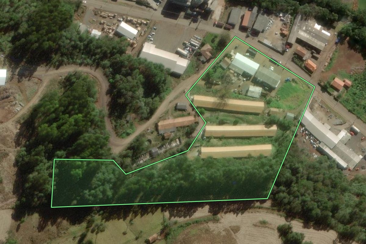 Imagem de satélite do imóvel rural em Salto Veloso (SC), com o contorno declarado no CAR desenhado por cima.