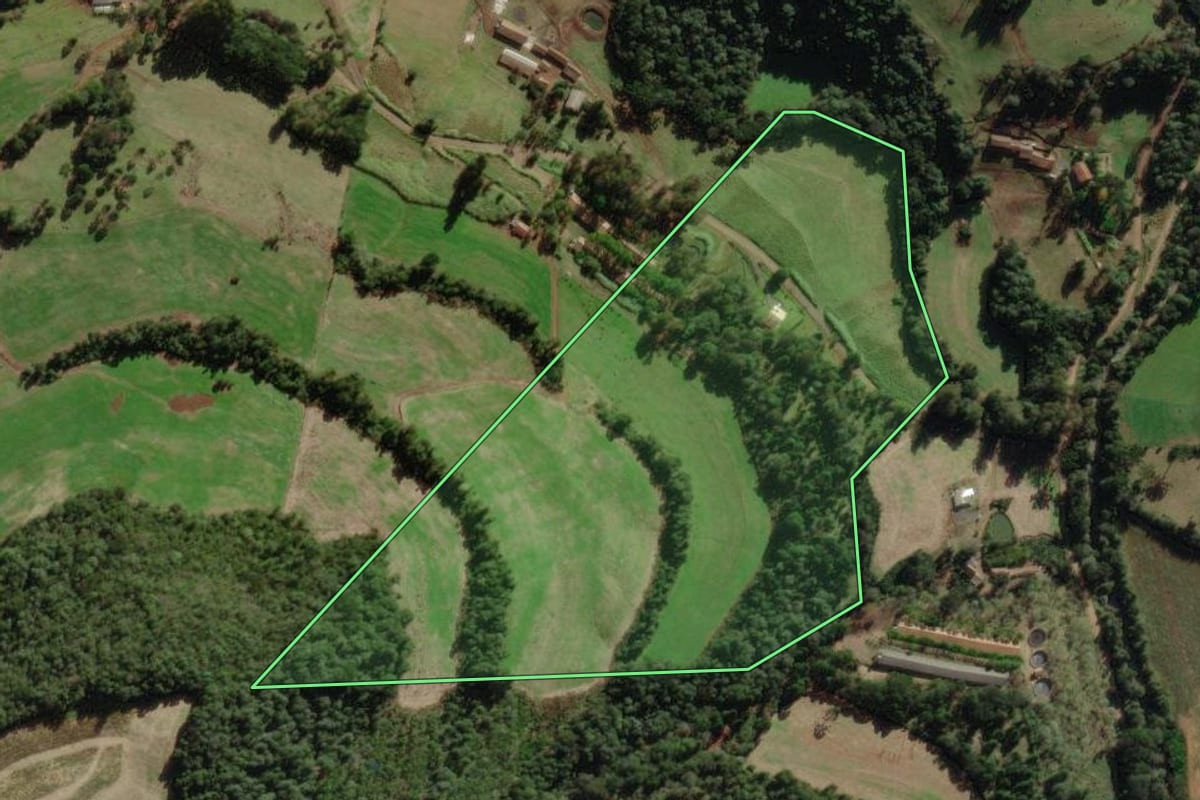 Imagem de satélite do imóvel rural em Salto Veloso (SC), com o contorno declarado no CAR desenhado por cima.