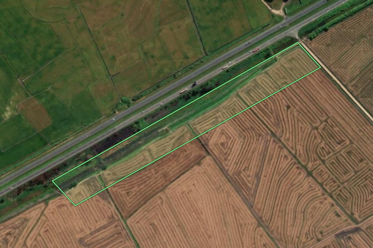 Imagem de satélite do imóvel rural em Sangão (SC), com o contorno declarado no CAR desenhado por cima.