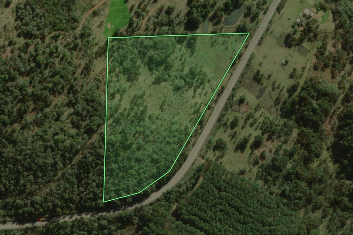 Imagem de satélite do imóvel rural em Santa Cecília (SC), com o contorno declarado no CAR desenhado por cima.