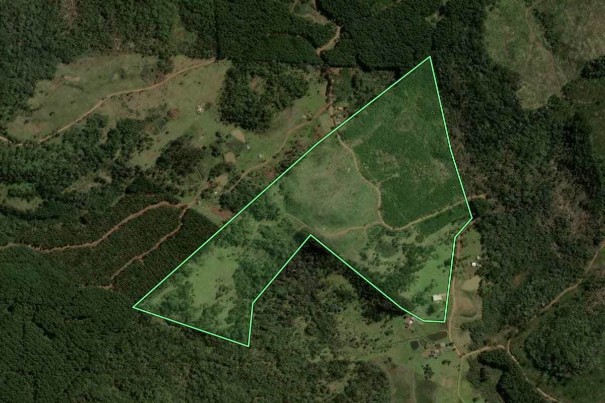 Imagem de satélite do imóvel rural em Santa Cecília (SC), com o contorno declarado no CAR desenhado por cima.