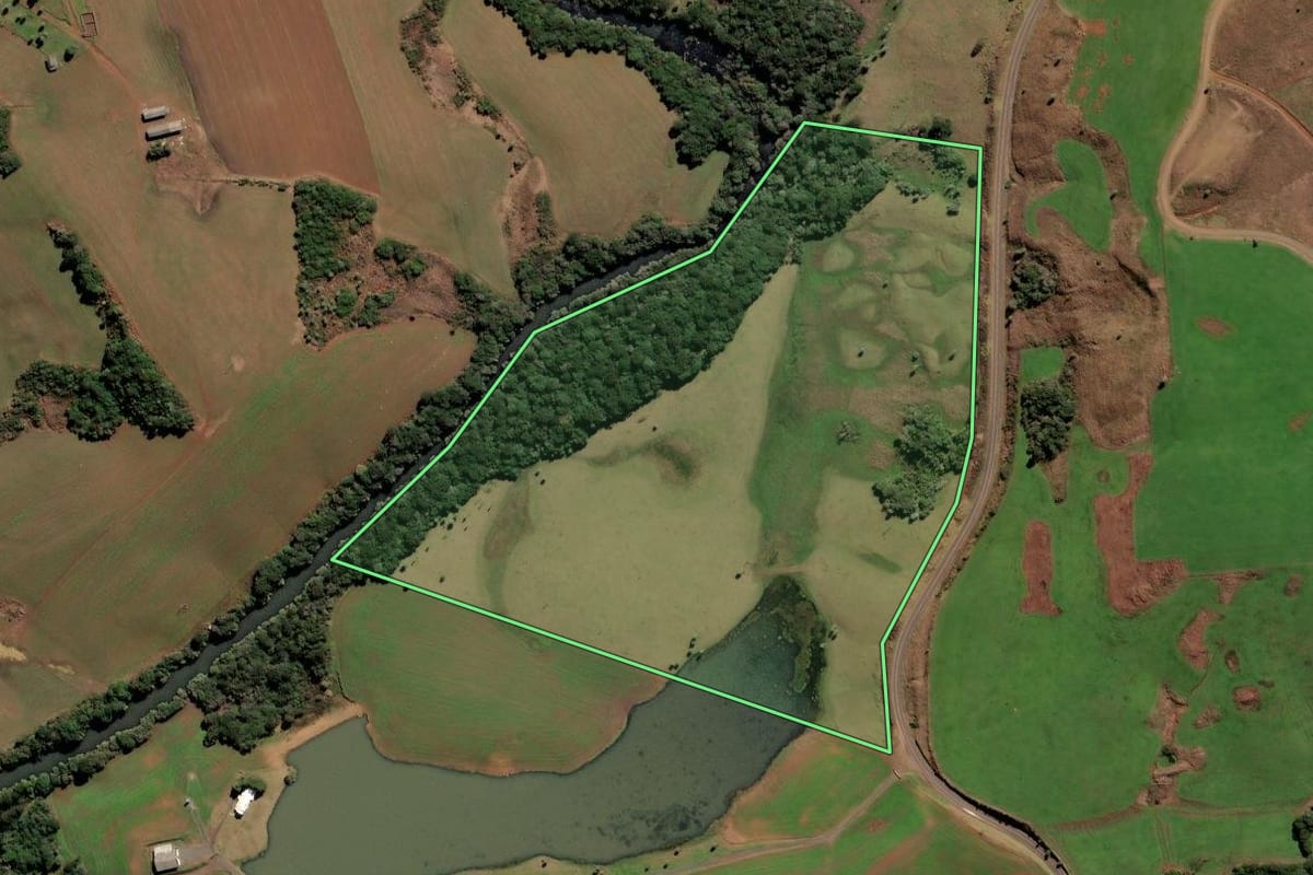 Imagem de satélite do imóvel rural em Santa Cecília (SC), com o contorno declarado no CAR desenhado por cima.