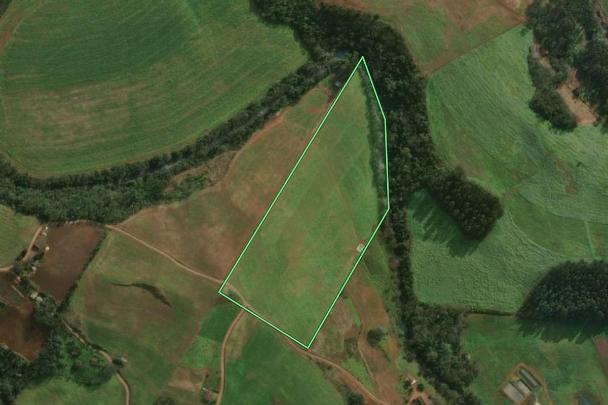 Imagem de satélite do imóvel rural em Santa Helena (SC), com o contorno declarado no CAR desenhado por cima.