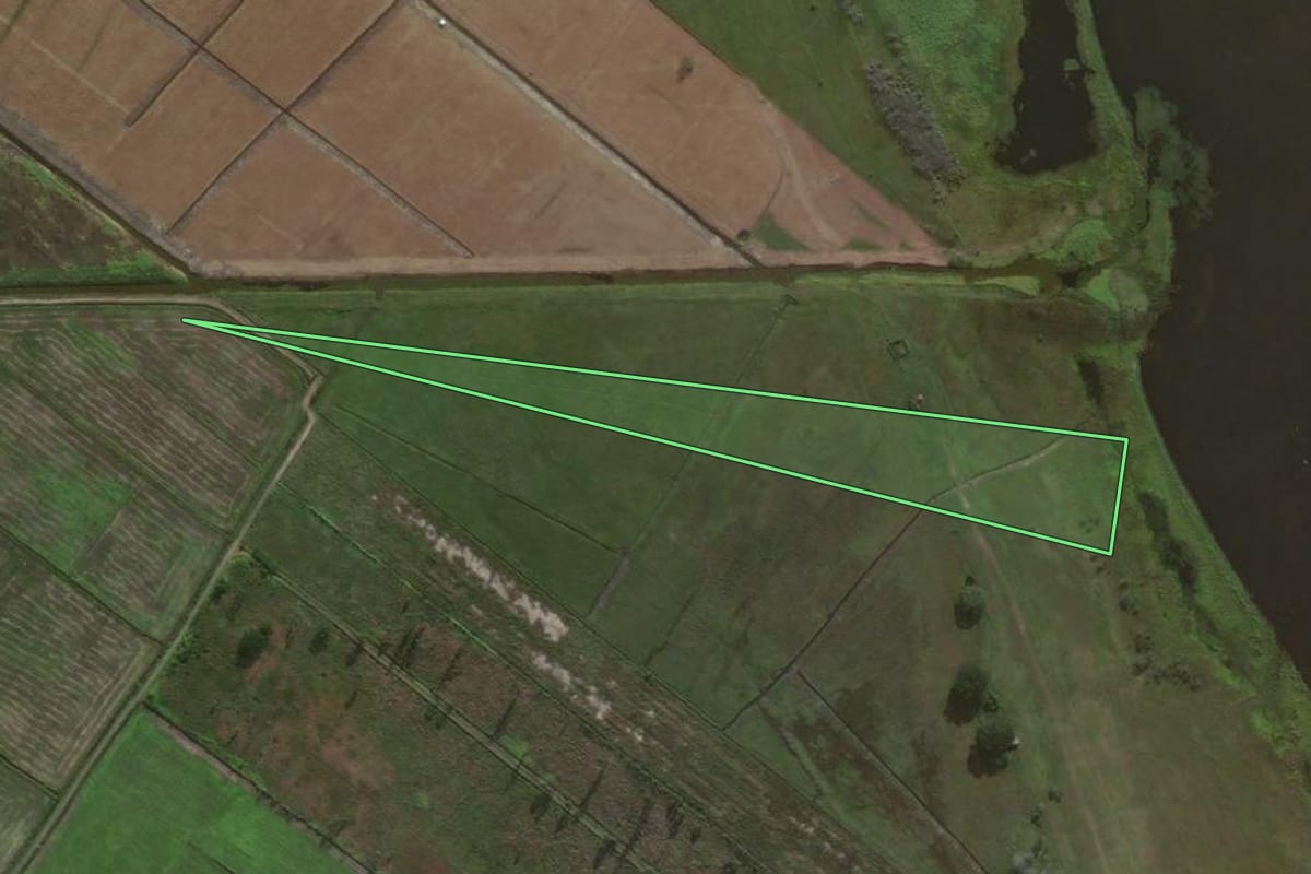 Imagem de satélite do imóvel rural em Santa Rosa do Sul (SC), com o contorno declarado no CAR desenhado por cima.