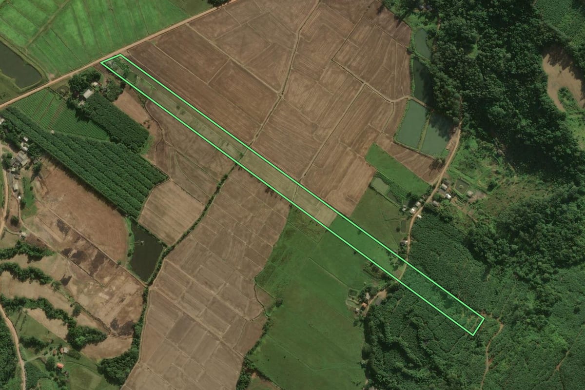 Imagem de satélite do imóvel rural em Santa Rosa do Sul (SC), com o contorno declarado no CAR desenhado por cima.