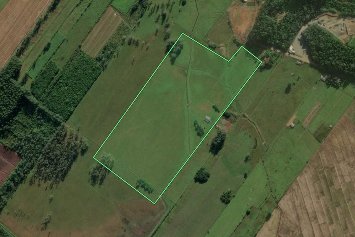 Imagem de satélite do imóvel rural em Santa Rosa do Sul (SC), com o contorno declarado no CAR desenhado por cima.