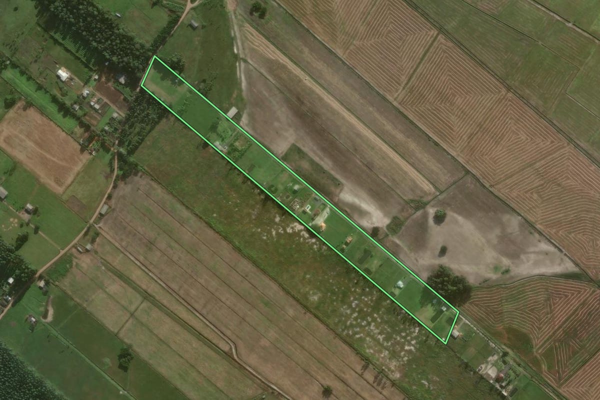Imagem de satélite do imóvel rural em Santa Rosa do Sul (SC), com o contorno declarado no CAR desenhado por cima.
