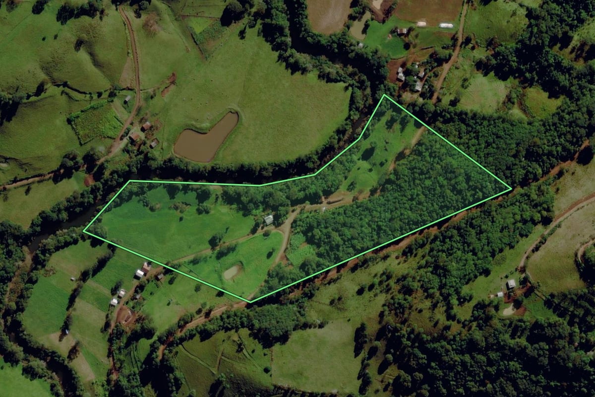 Imagem de satélite do imóvel rural em Santa Terezinha do Progresso (SC), com o contorno declarado no CAR desenhado por cima.