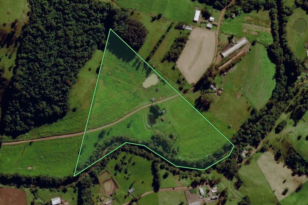 Imagem de satélite do imóvel rural em Santa Terezinha do Progresso (SC), com o contorno declarado no CAR desenhado por cima.