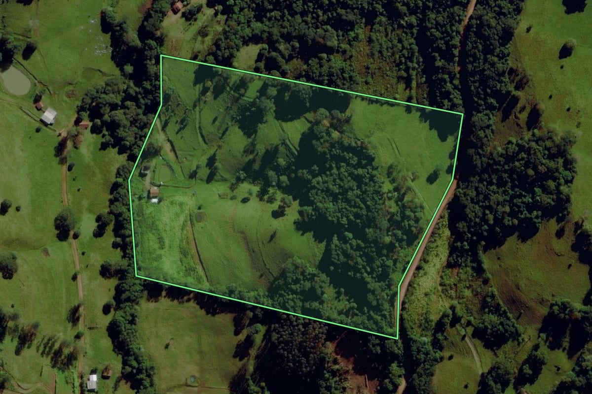 Imagem de satélite do imóvel rural em Santa Terezinha do Progresso (SC), com o contorno declarado no CAR desenhado por cima.