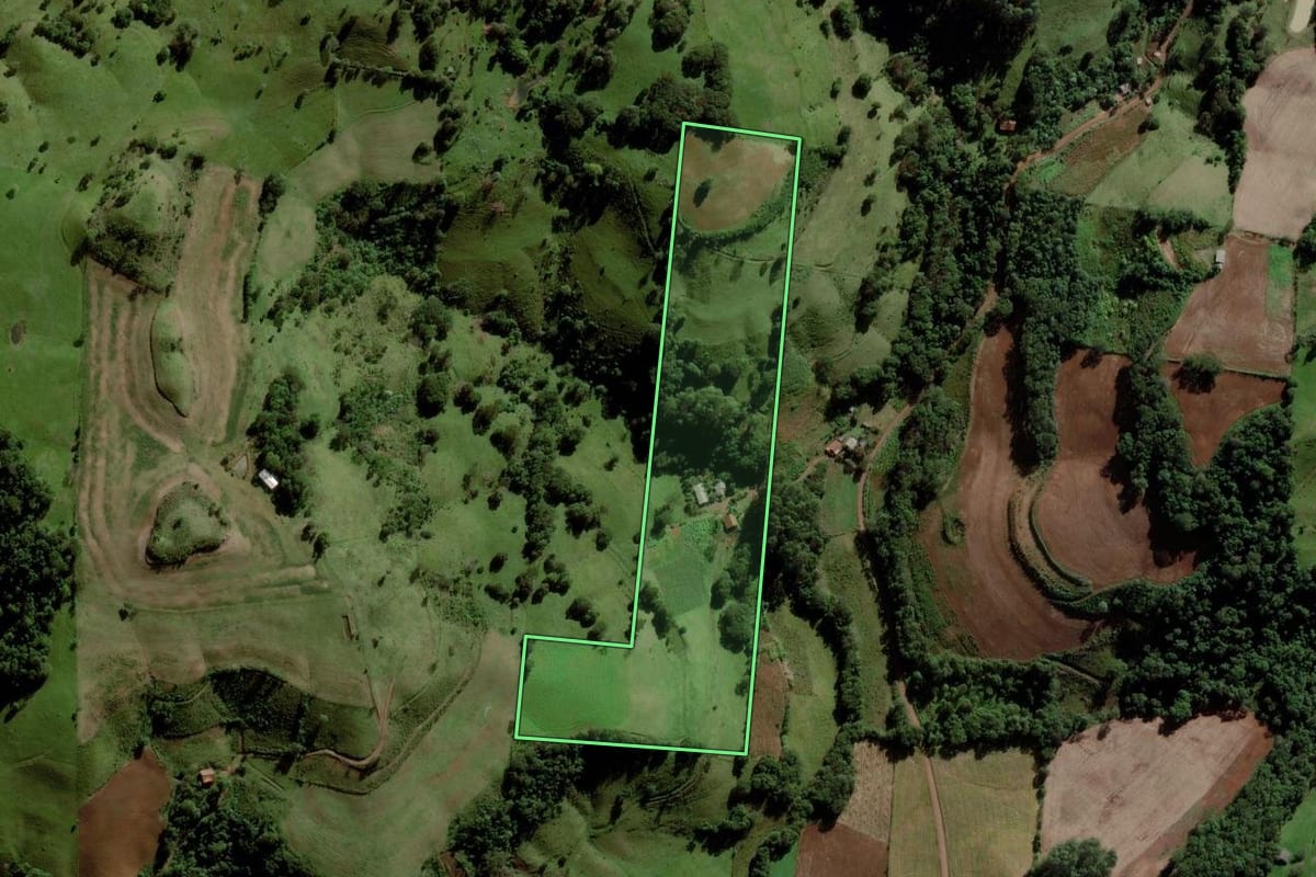 Imagem de satélite do imóvel rural em Santa Terezinha do Progresso (SC), com o contorno declarado no CAR desenhado por cima.