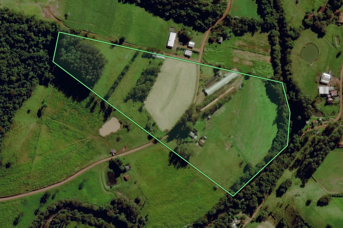 Imagem de satélite do imóvel rural em Santa Terezinha do Progresso (SC), com o contorno declarado no CAR desenhado por cima.