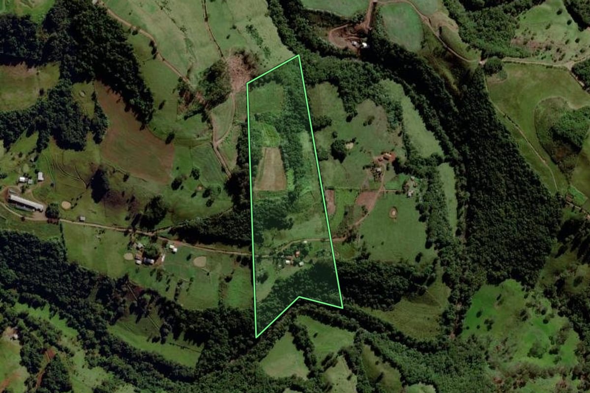 Imagem de satélite do imóvel rural em Santa Terezinha do Progresso (SC), com o contorno declarado no CAR desenhado por cima.
