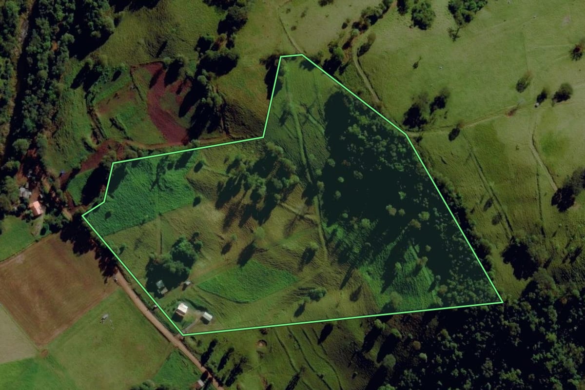 Imagem de satélite do imóvel rural em Santa Terezinha do Progresso (SC), com o contorno declarado no CAR desenhado por cima.