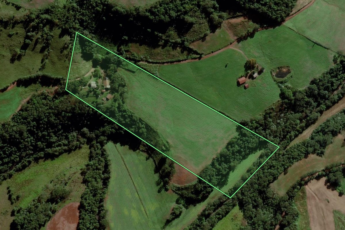 Imagem de satélite do imóvel rural em Santa Terezinha do Progresso (SC), com o contorno declarado no CAR desenhado por cima.