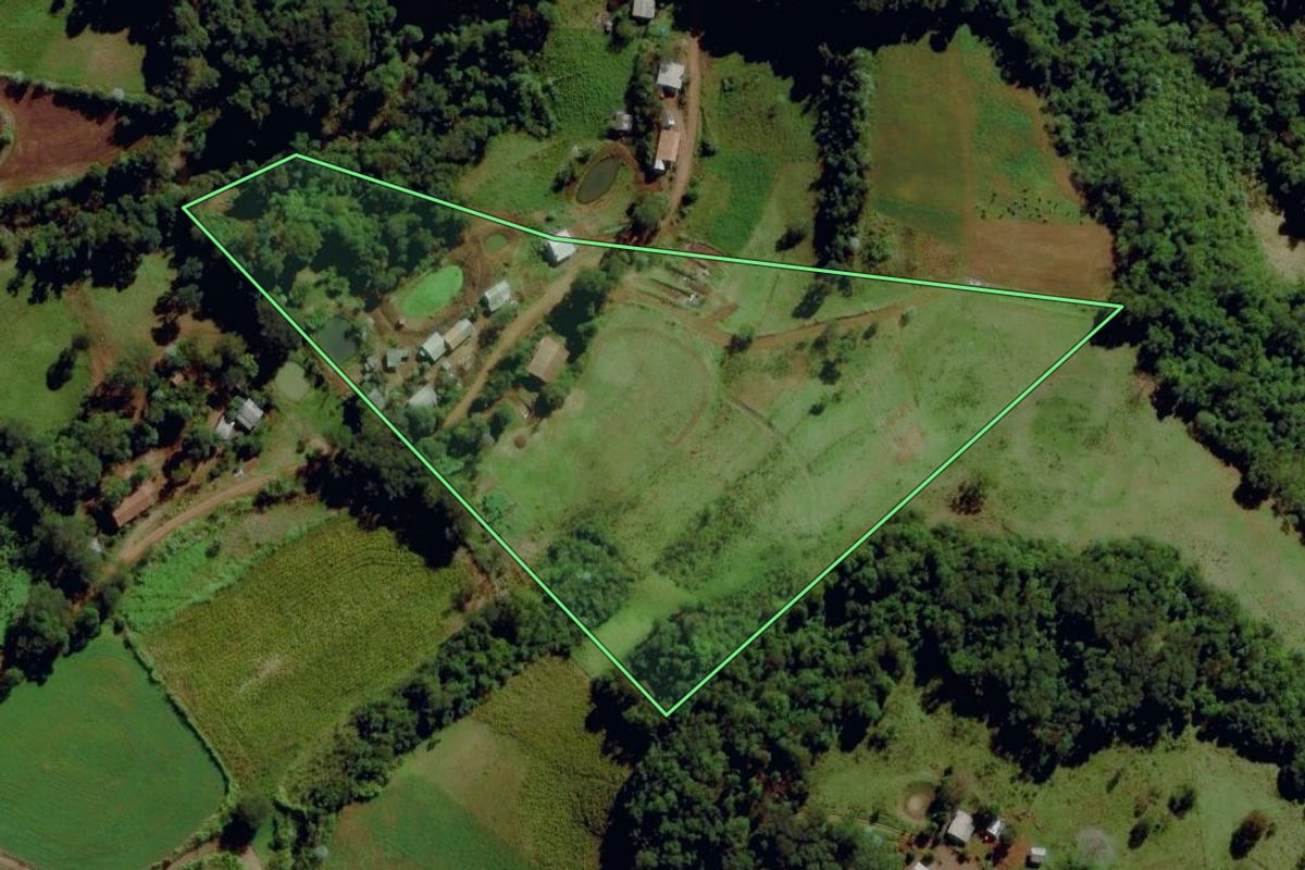Imagem de satélite do imóvel rural em Santa Terezinha do Progresso (SC), com o contorno declarado no CAR desenhado por cima.