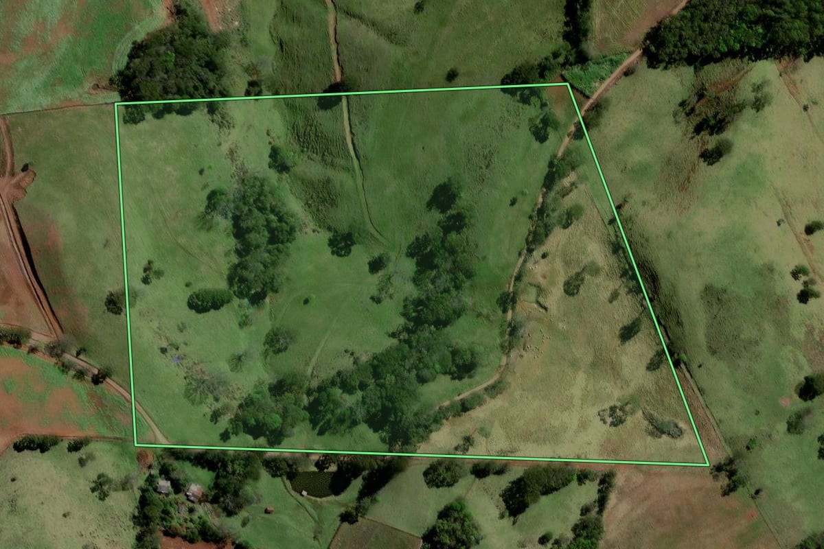 Imagem de satélite do imóvel rural em Santiago do Sul (SC), com o contorno declarado no CAR desenhado por cima.