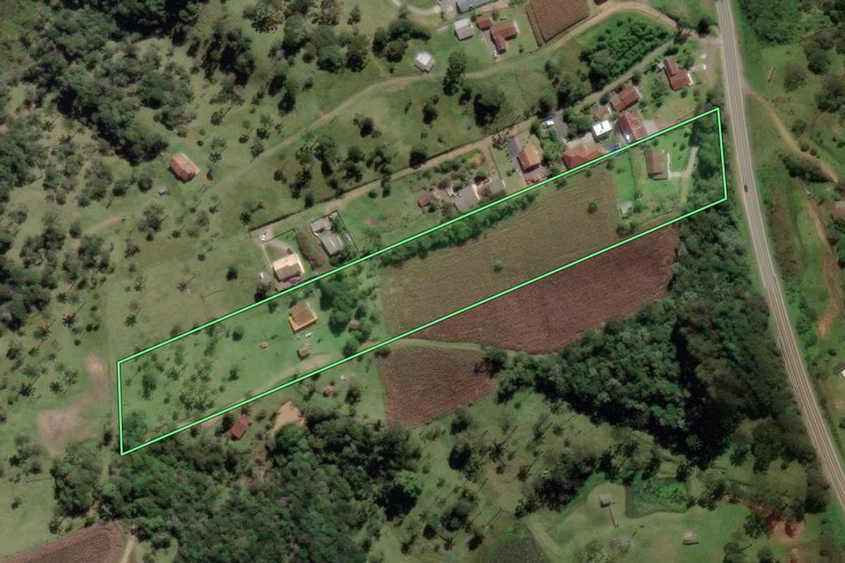 Imagem de satélite do imóvel rural em São Bento do Sul (SC), com o contorno declarado no CAR desenhado por cima.