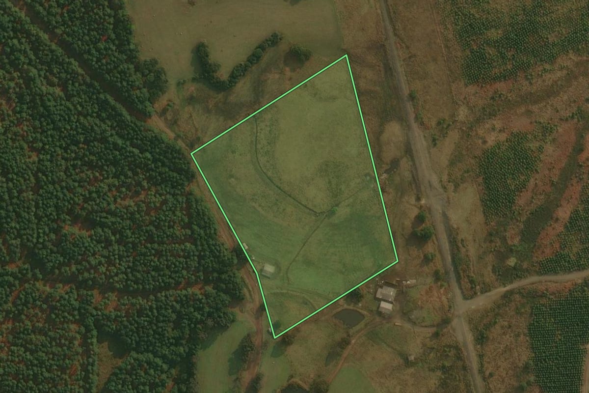 Imagem de satélite do imóvel rural em São Cristóvão do Sul (SC), com o contorno declarado no CAR desenhado por cima.