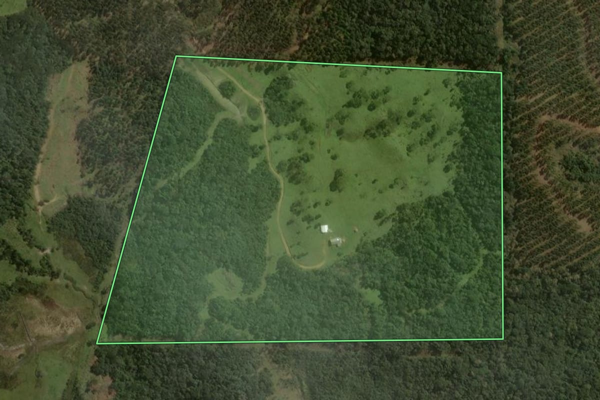 Imagem de satélite do imóvel rural em Ponte Alta (SC), com o contorno declarado no CAR desenhado por cima.