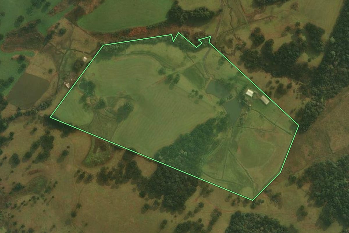 Imagem de satélite do imóvel rural em São Cristóvão do Sul (SC), com o contorno declarado no CAR desenhado por cima.