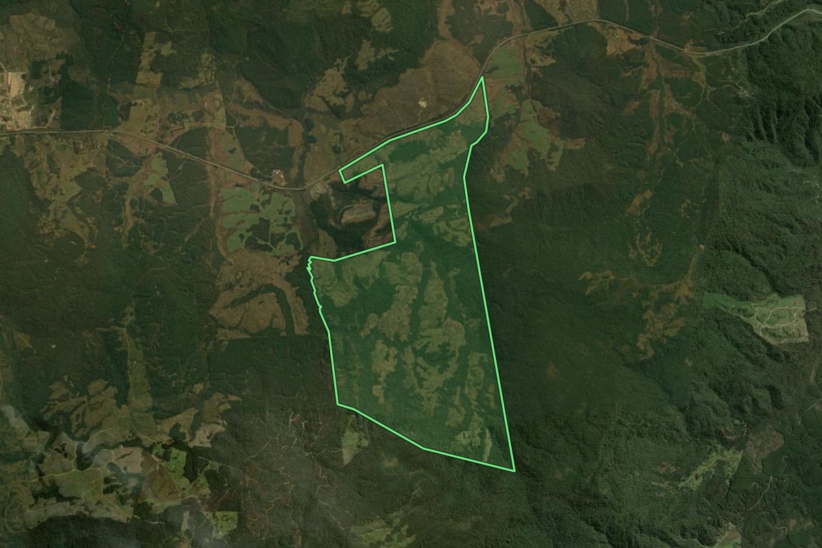 Imagem de satélite do imóvel rural em São Cristóvão do Sul (SC), com o contorno declarado no CAR desenhado por cima.