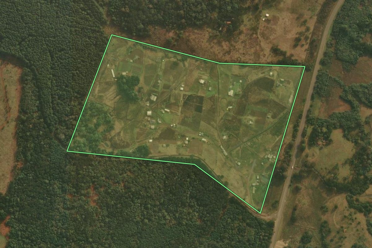 Imagem de satélite do imóvel rural em São Cristóvão do Sul (SC), com o contorno declarado no CAR desenhado por cima.
