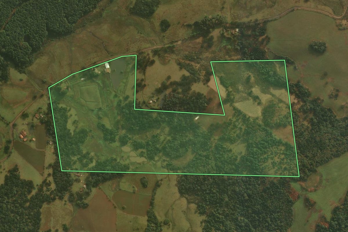 Imagem de satélite do imóvel rural em São Cristóvão do Sul (SC), com o contorno declarado no CAR desenhado por cima.
