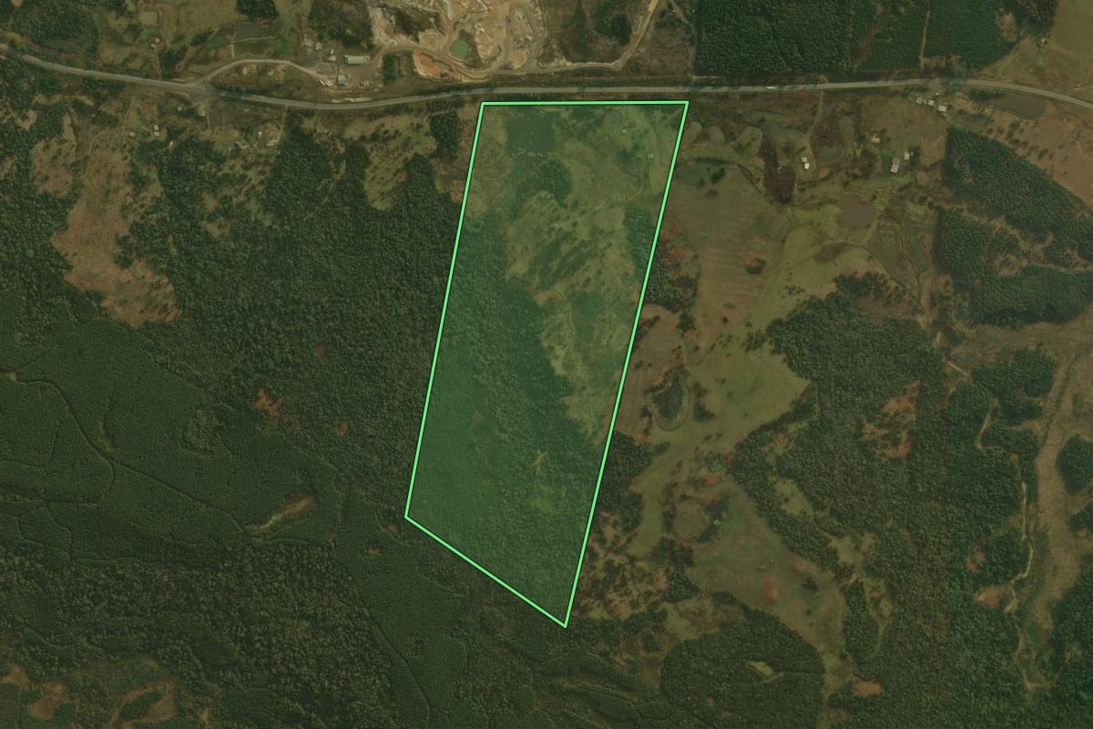 Imagem de satélite do imóvel rural em São Cristóvão do Sul (SC), com o contorno declarado no CAR desenhado por cima.