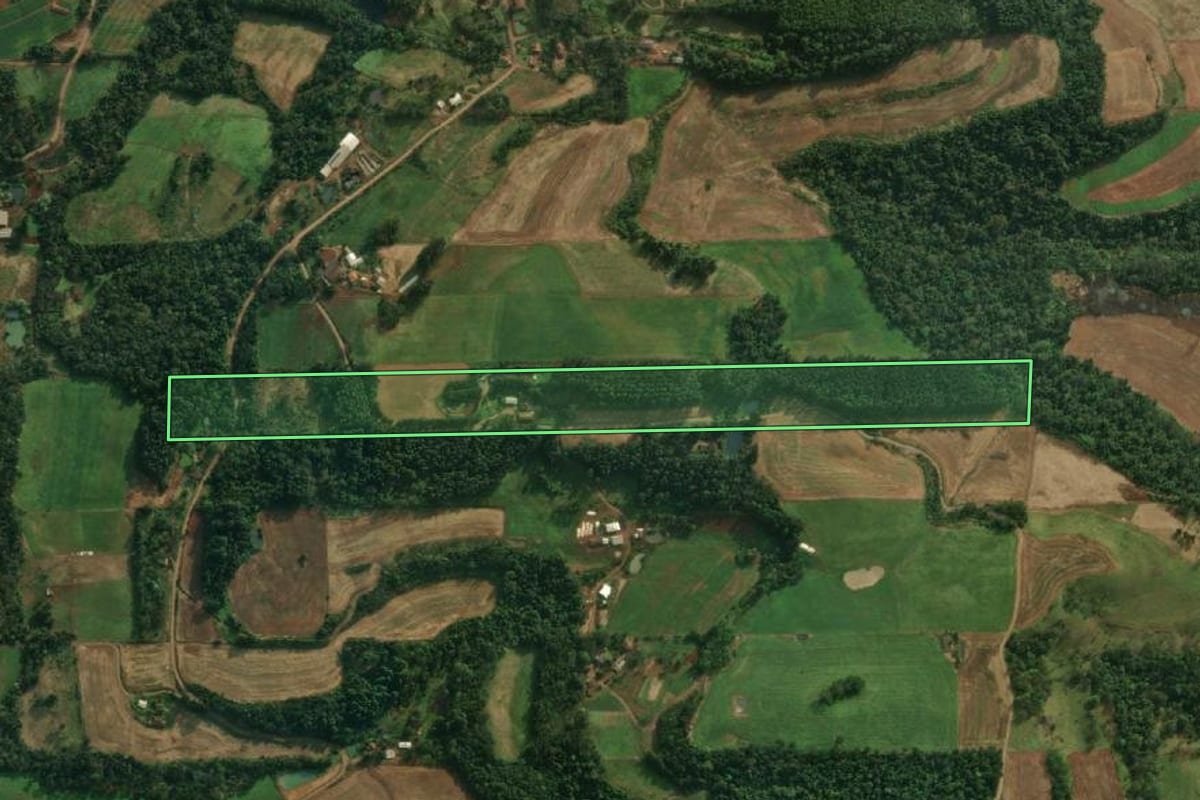 Imagem de satélite do imóvel rural em São João do Oeste (SC), com o contorno declarado no CAR desenhado por cima.