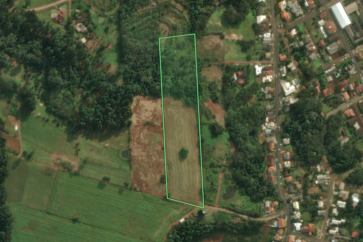 Imagem de satélite do imóvel rural em São João do Oeste (SC), com o contorno declarado no CAR desenhado por cima.