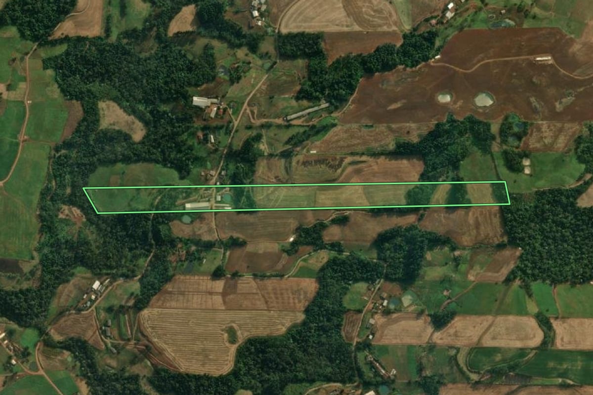 Imagem de satélite do imóvel rural em São João do Oeste (SC), com o contorno declarado no CAR desenhado por cima.