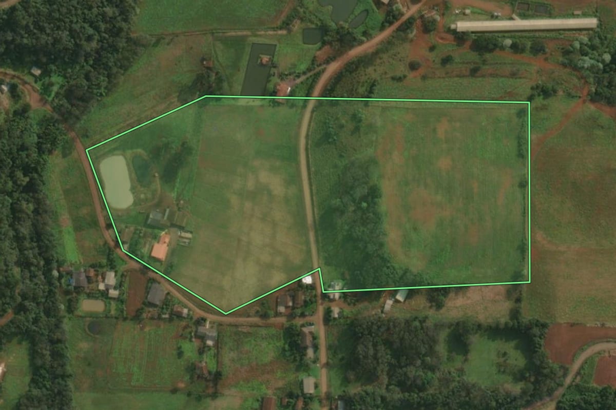 Imagem de satélite do imóvel rural em São João do Oeste (SC), com o contorno declarado no CAR desenhado por cima.