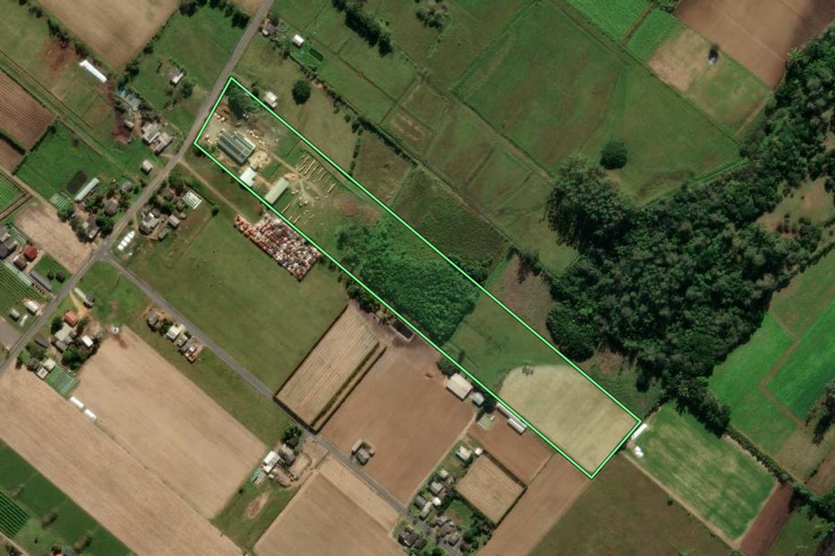 Imagem de satélite do imóvel rural em São João do Sul (SC), com o contorno declarado no CAR desenhado por cima.