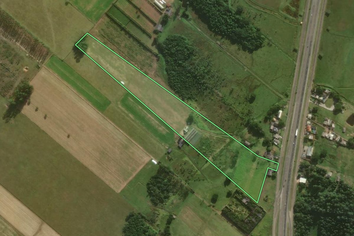 Imagem de satélite do imóvel rural em São João do Sul (SC), com o contorno declarado no CAR desenhado por cima.