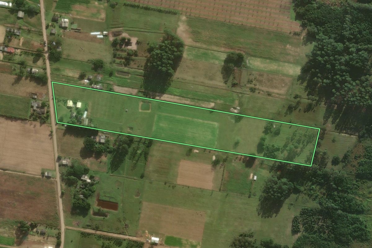 Imagem de satélite do imóvel rural em São João do Sul (SC), com o contorno declarado no CAR desenhado por cima.