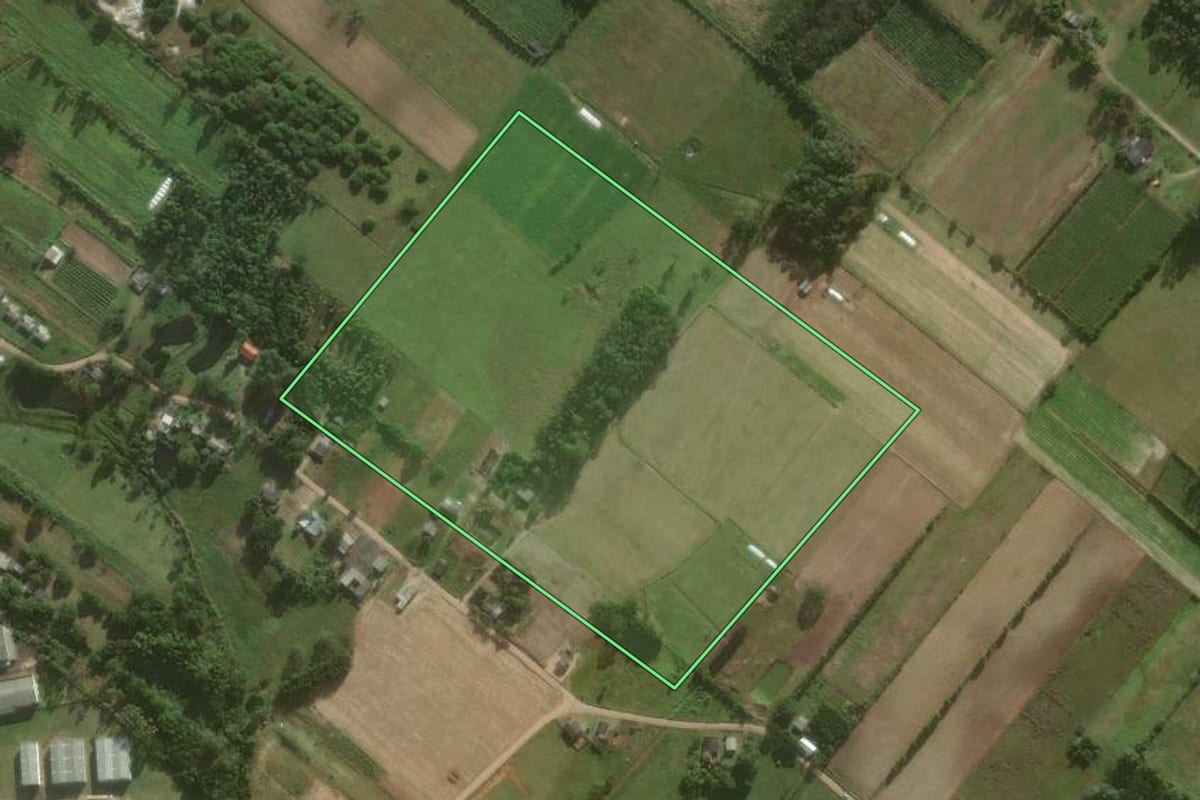 Imagem de satélite do imóvel rural em São João do Sul (SC), com o contorno declarado no CAR desenhado por cima.
