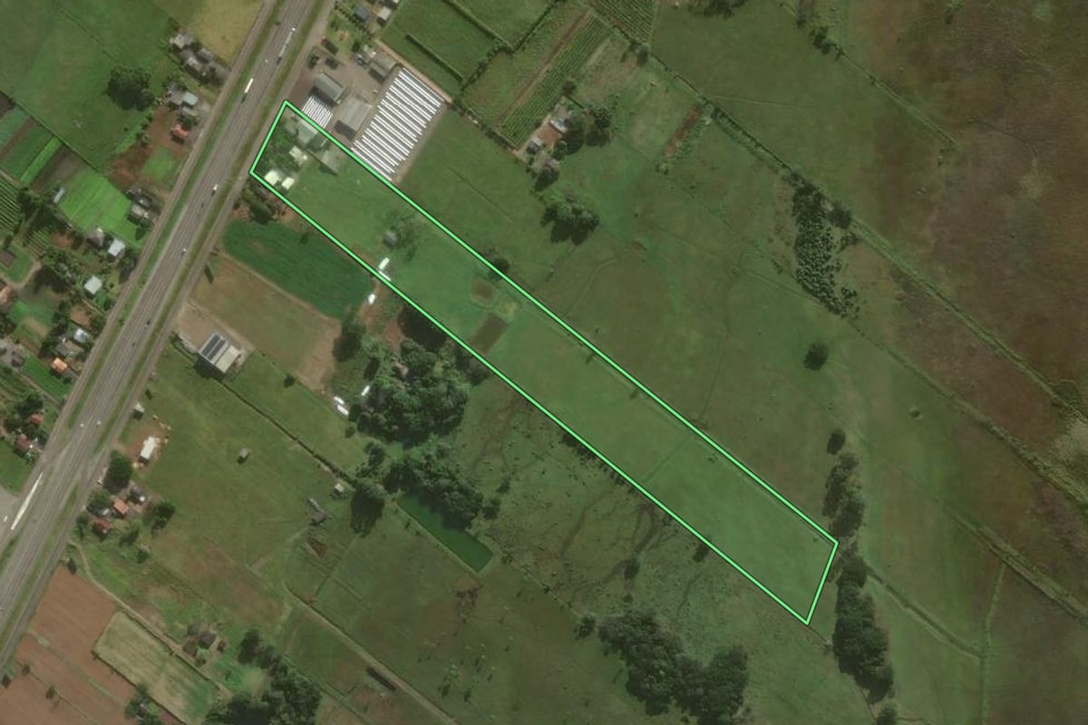 Imagem de satélite do imóvel rural em São João do Sul (SC), com o contorno declarado no CAR desenhado por cima.
