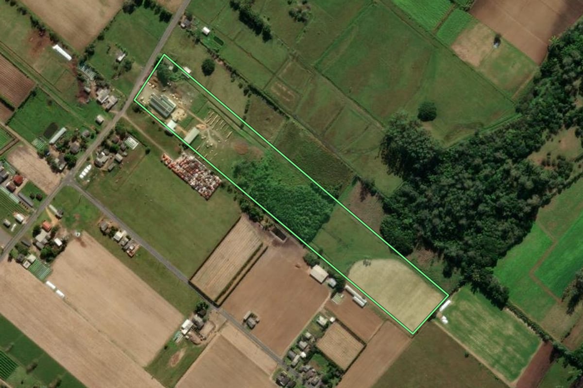 Imagem de satélite do imóvel rural em São João do Sul (SC), com o contorno declarado no CAR desenhado por cima.