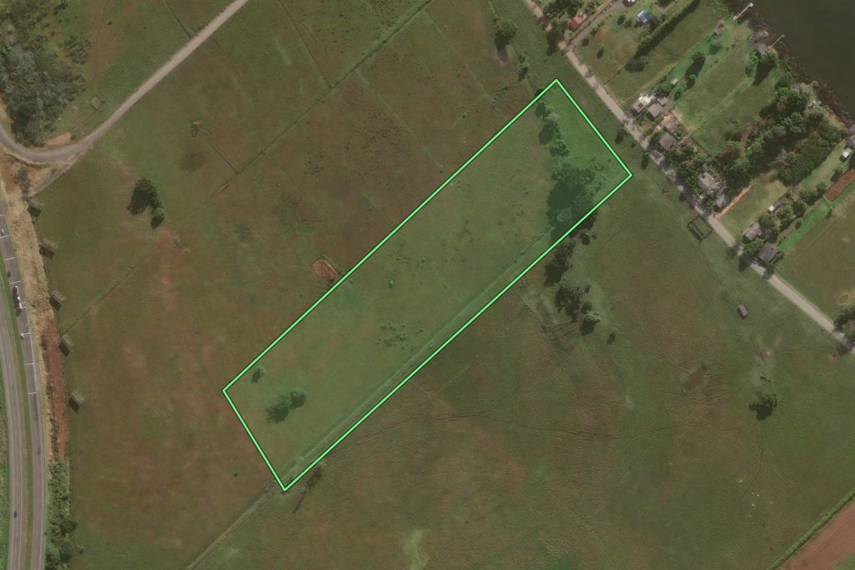 Imagem de satélite do imóvel rural em São João do Sul (SC), com o contorno declarado no CAR desenhado por cima.