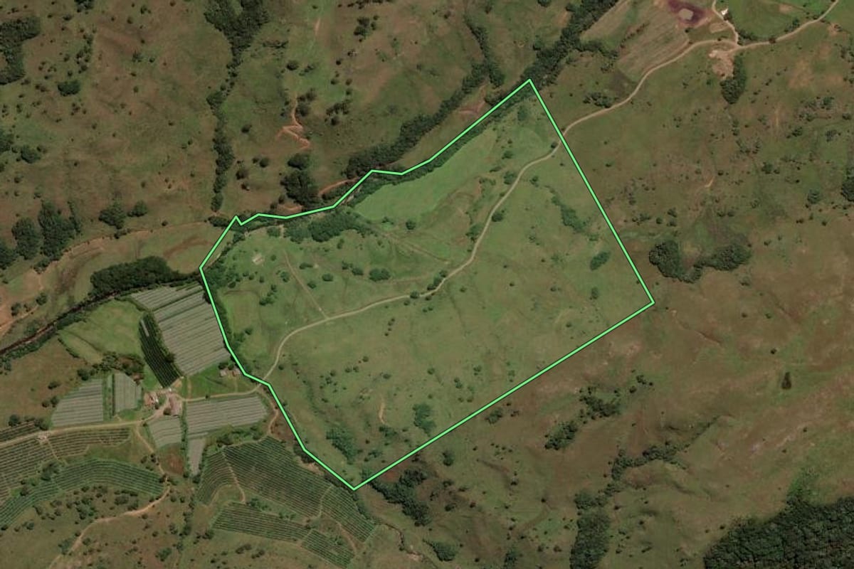 Imagem de satélite do imóvel rural em São Joaquim (SC), com o contorno declarado no CAR desenhado por cima.